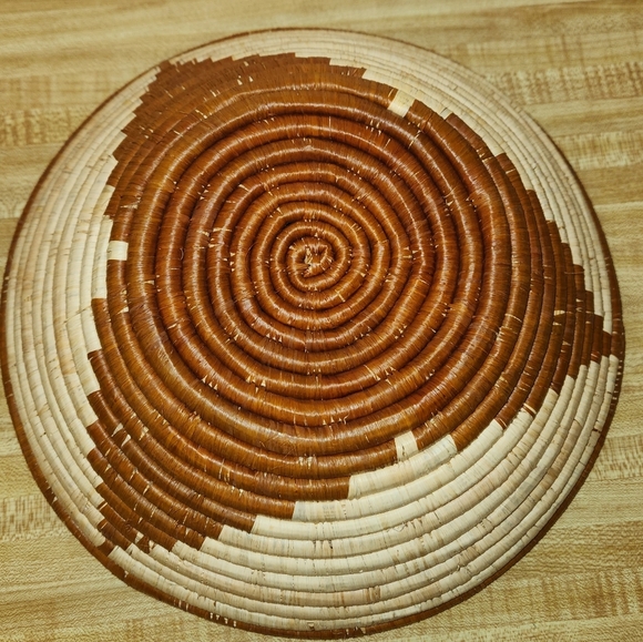 Vintage HandWoven 12” Decorative Bowl Basket Maua Design - Picture 6 of 10